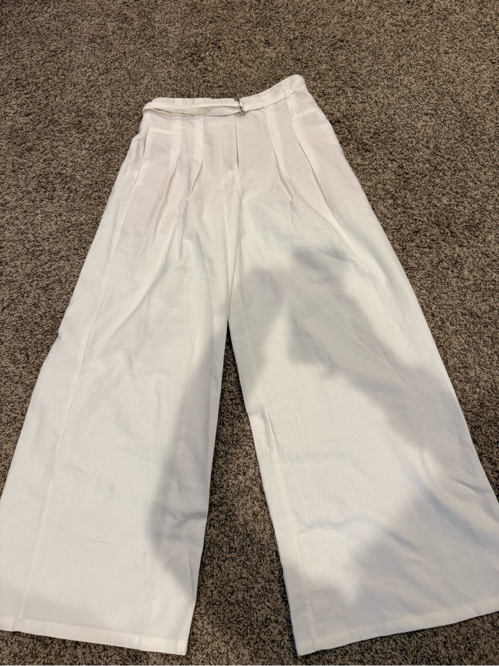 Evereve ASTR White Wide-Leg Pleated Trousers